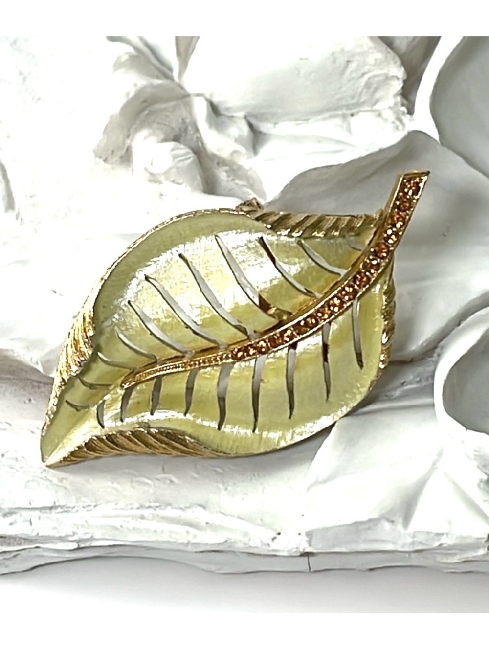 Large Leaf Brooch Adorned with 17 Golden Crystals